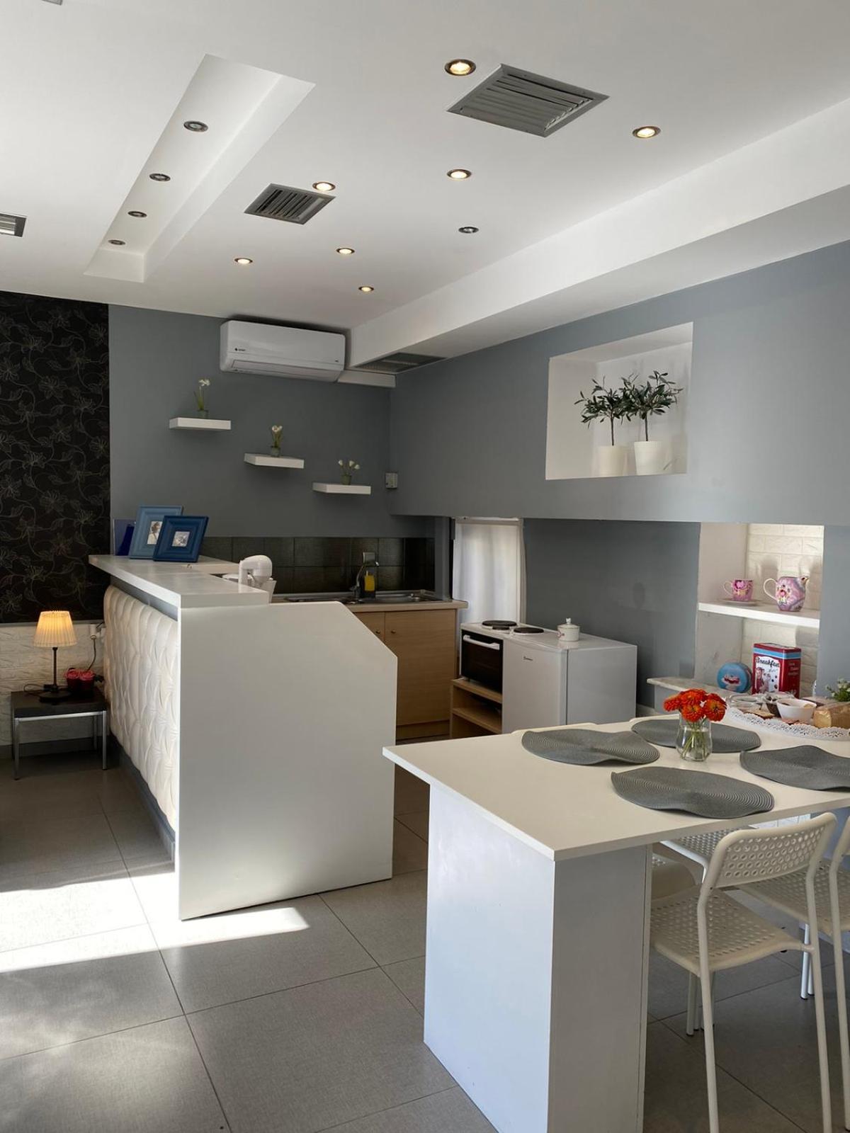 Apollonio Upper View Suites Corinth ภายนอก รูปภาพ
